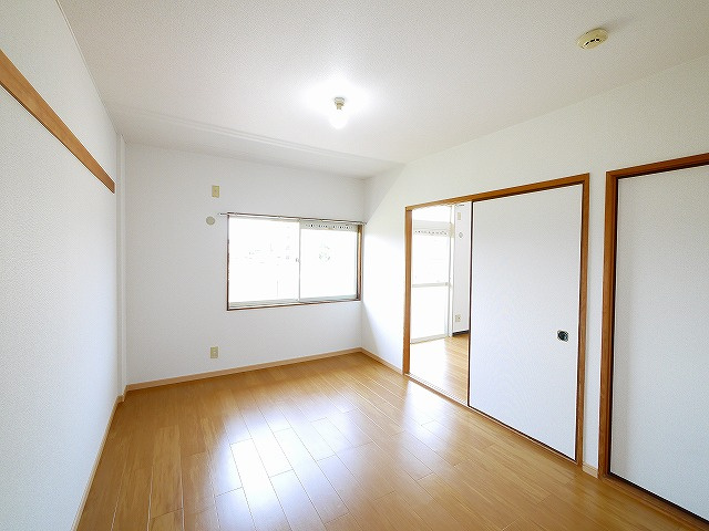 ヴイラージュの洋室|広々とした洋室です