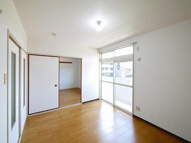 ヴイラージュの洋室|ゆったりした洋室です