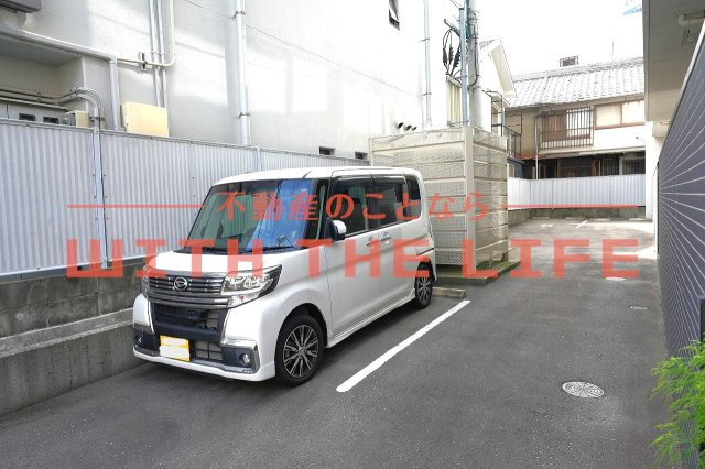 ラフレシーサ医大通り【10,000円キャッシュバック対象物件】の駐車場|カースペースがあります