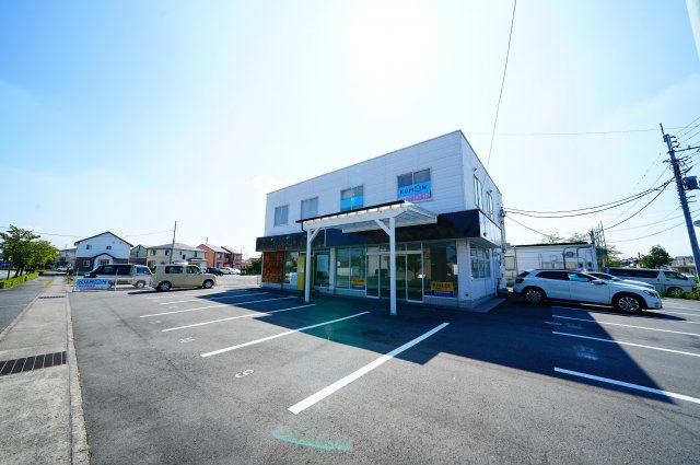 東貝沢町深町貸店舗の駐車場
