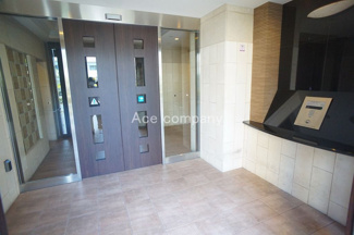 【エントランス】 | オートロック完備マンション♪キレイに整頓された高級感のあるエントランスホールです☆