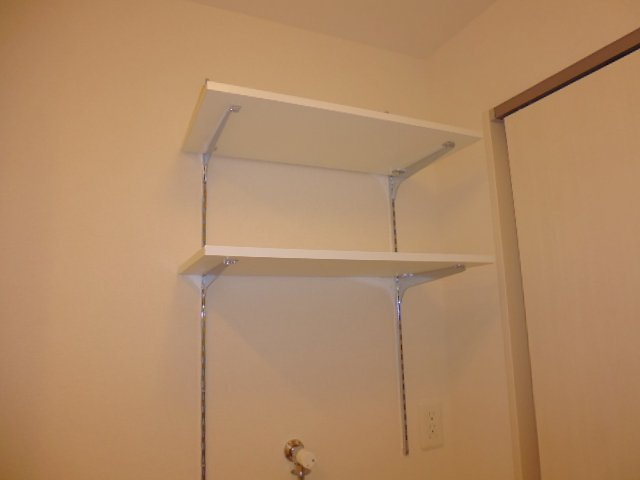 ボヌールの内装|洗濯機置場　棚