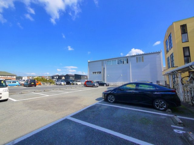 フロリティオ川崎の駐車場|駐車場があるので、車を買う予定の方も安心です