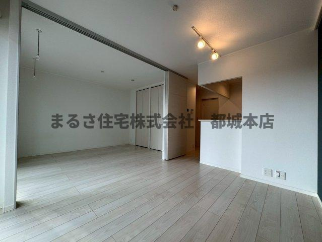サンハイムサザン一万城の居間・リビング