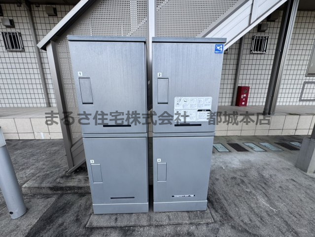 サンハイムサザン一万城のその他|便利な宅配ボックスが設置されております。