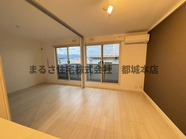 サンハイムサザン一万城の居間・リビング