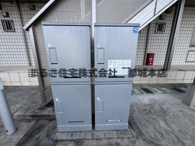 サンハイムサザン一万城のその他|便利な宅配ボックスが設置されております。