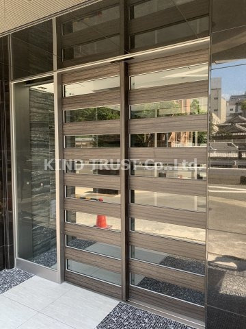 シェリロ神山のエントランス