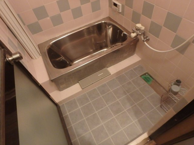 衣摺4丁目戸建の浴室