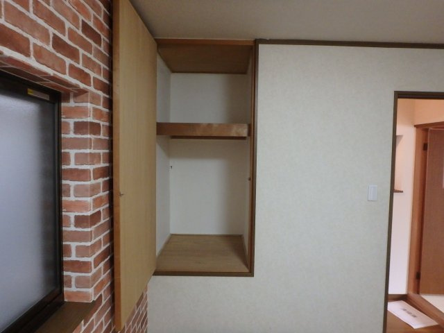 衣摺4丁目戸建の収納