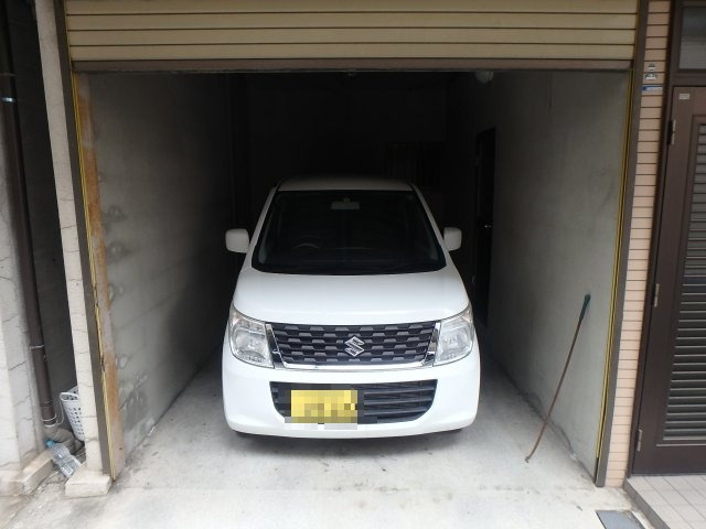 衣摺4丁目戸建の駐車場