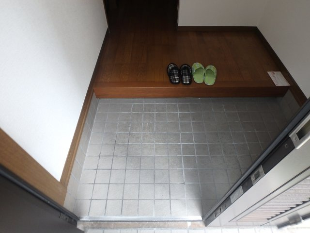 衣摺4丁目戸建の玄関