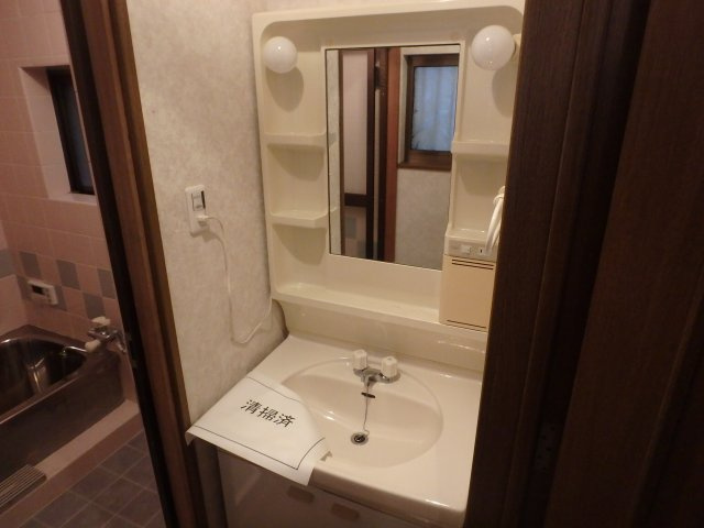 衣摺4丁目戸建の独立洗面台