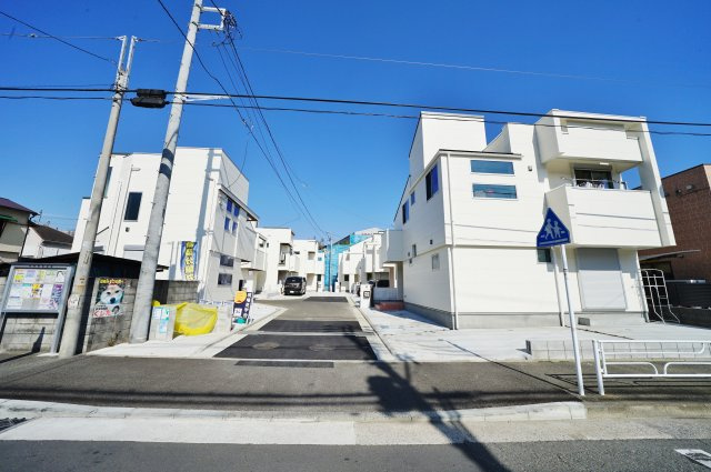 全１０棟の整った環境！ＬＤＫ２０．６帖の３ＳＬＤＫ♪スカイバルコニー付。保土ヶ谷区今井町　全１０棟新築戸建の外観|全10棟の大規模な分譲地で、整えられた街並みが魅力的です。
