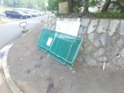 【その他共用部分】 | たまプラーザ団地7街区3号棟 | ゴミ置き場です。
組み立てるタイプのものです。