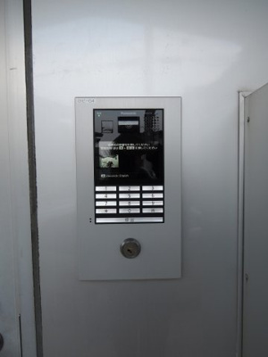 【その他共用部分】 | コモア六浦二番館 | オートロックです。
防犯面も安心です。