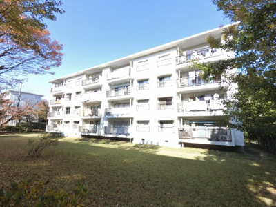 【外観】 | たまプラーザ団地7街区2号棟 | 人気の東急田園都市線「たまプラーザ」駅徒歩9分。閑静な住宅街になりますので子育て環境も良好。総戸数１２５４戸の大型マンション。