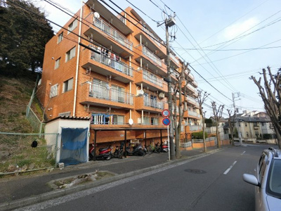 【外観】 | グランドハイツ菅田 | 階下の心配のない1階住居につき子育てにも適した環境です。
開放感有る専用庭付。南西向き、陽当り良好です♪