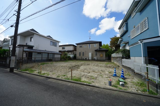 分譲地内の閑静な住宅街！ＬＤＫ１８．８帖の４ＬＤＫ♪カースペース２台♪保土ヶ谷区新桜ケ丘1丁目　新築戸建の外観|土地面積は約47坪とゆとりのある広さです。