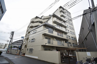 【外観】 | 「京急蒲田」駅徒歩8分！駅近ならではの便利な住環境も魅力的です。
11階建10階部分につき陽当たり・眺望良好です。