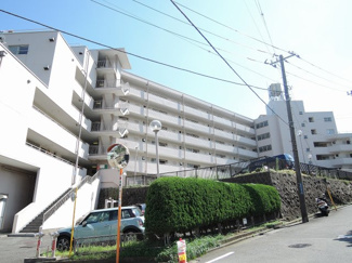 【外観】 | 5階南西向きにつき日照・風通良好です。
5.5帖の洋室の引戸を開放して広々リビングとしてもお使い頂けます。