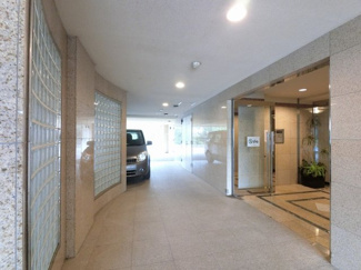 【エントランス】 | 東急東横線・JR横浜線「菊名」駅徒歩11分・「大倉山」駅徒歩15分。