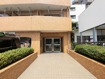 【エントランス】 | ダイアパレス生麦第3 | 京急本線「生麦」駅徒歩5分と好立地。
通勤時間の短縮でご家族と過ごす時間を増やす事が出来ます。