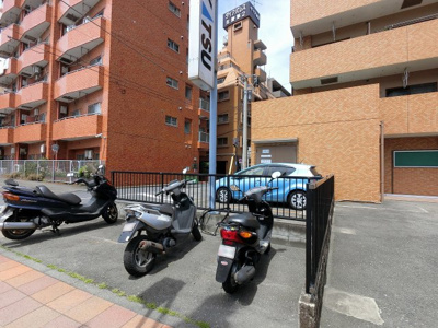 【その他共用部分】 | ダイアパレス生麦第3 | 敷地内バイク置場