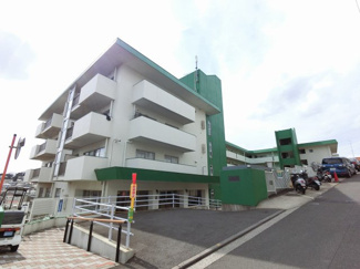 【外観】 | 5階最上階・三方角部屋！みなとみらい・ランドマークタワーを一望できます。
今すぐに新生活を送る事ができるエアコン・家具付マンションです♪