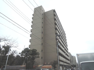 【外観】 | 7階部分・南向きにつき日当たり良好です。防音・断熱に優れた二重サッシ採用。
リビングは20帖と開放的です。家事の負担を軽減出来る食洗機付です♪