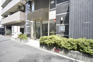 【エントランス】 | JR京浜東北線「関内」駅、JR京浜東北線・根岸線「石川町」駅徒歩5分。
通勤時間の短縮でご家族と過ごす時間を増やす事が出来ます。