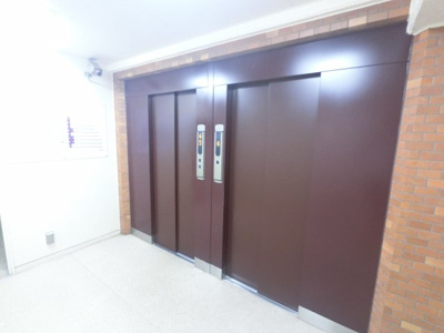 【その他共用部分】 | ハイマート横浜 | お買い物時やベビーカーの出し入れに便利なエレベーター付