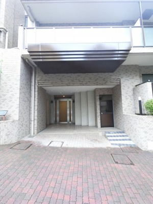 【エントランス】 | 保土ヶ谷パーク・ホームズ二番館 | 保土ヶ谷駅徒歩7分の好立地。
平成5年築ですが外観もきれいです。