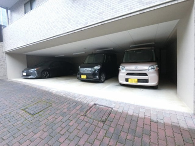 【駐車場】 | 保土ヶ谷パーク・ホームズ二番館 | 駐車場です。
お車をお持ちの方も安心です。
