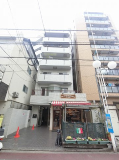 【外観】 | 7階、東南・北東の角部屋につき陽当たり・通風良好です。
収納力のあるSIC付。会話が弾む対面キッチン採用です♪