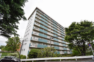 【外観】 | 東横線「妙蓮寺」駅徒歩4分。駅近ならではの便利な住環境も魅力的です。
独立性の高い洋室は子供部屋、書斎など多目的利用が可能。