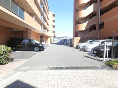 【駐車場】 | ファミールガーデン横浜・小机壱番館 | 駐車場