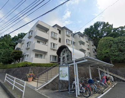 【外観】 | グリーンコーポ篠原第2 F棟 | 南東角部屋・3面バルコニーにつき陽当たり・眺望良好です。
家事動線に配慮された2WAYキッチンはゆとりある5.1帖。2.5帖の納戸付です。