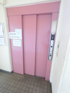 【その他共用部分】 | お買い物時やベビーカーの出し入れに便利なエレベーター付