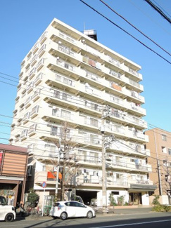 【外観】 | 5階部分・南東角部屋につき採光・風通し良好です。
独立性の高い洋室は子供部屋、書斎など多目的利用が可能です。