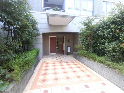 【エントランス】 | ルシオン大通り公園 | 阪東橋駅徒歩2分の好立地。
横浜橋商店街至近で生活環境良好です。