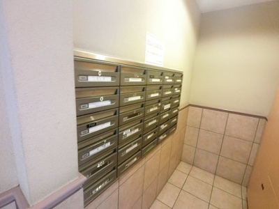 【その他共用部分】 | ルシオン大通り公園 | 集合ポストです。
郵便物はこちらからお取りください。