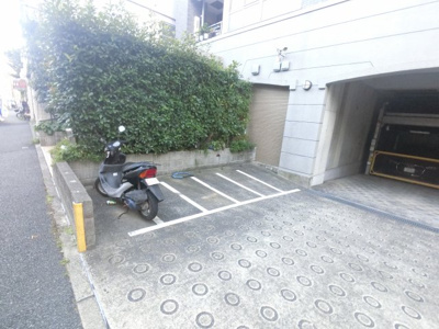 【その他共用部分】 | ルシオン大通り公園 | バイク置場です。