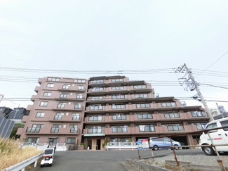 【外観】 | 足音等階下の心配のない1階住戸、両側住戸もなくプライバシーを保てます。
上階遮音性に配慮した二重床構造。