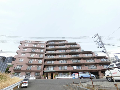 【外観】 | サングレイス小机 | 足音等階下の心配のない1階住戸、両側住戸もなくプライバシーを保てます。
上階遮音性に配慮した二重床構造。
