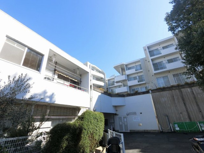 【外観】 | ソルクレスト大倉山 | 足音等階下の心配のない1階住戸、専用庭つきのため陽当たり・風通良好です。
独立性の高い洋室は子供部屋、書斎など多目的利用が可能です♪