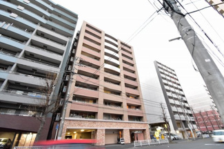 【外観】 | 上階角部屋につき陽当たり・眺望・風通し良好です。
住まいの独立性を高める玄関ポーチ付♪