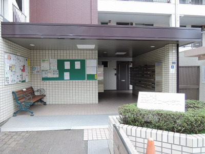 【エントランス】 | ニチモ日吉第五コーポラス | 東急東横線・東急目黒線・横浜市営地下鉄グリーンライン「日吉」駅徒歩6分と好立地。
通勤時間の短縮でご家族と過ごす時間を増やす事が出来ます。