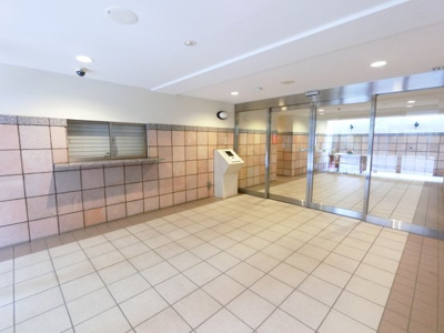 【エントランス】 | シティウインズ横浜パークビスタ | 綺麗に管理されているエントランスホール
