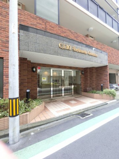 【エントランス】 | 横浜市営地下鉄ブルーライン「吉野町」駅徒歩5分・「阪東橋」駅徒歩7分
京急本線「黄金町」駅徒歩8分と好立地。